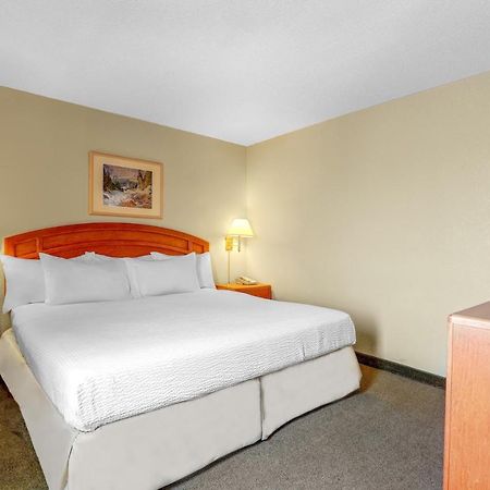 Days Inn By Wyndham Red Deer Dış mekan fotoğraf