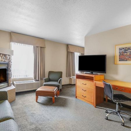 Days Inn By Wyndham Red Deer Dış mekan fotoğraf