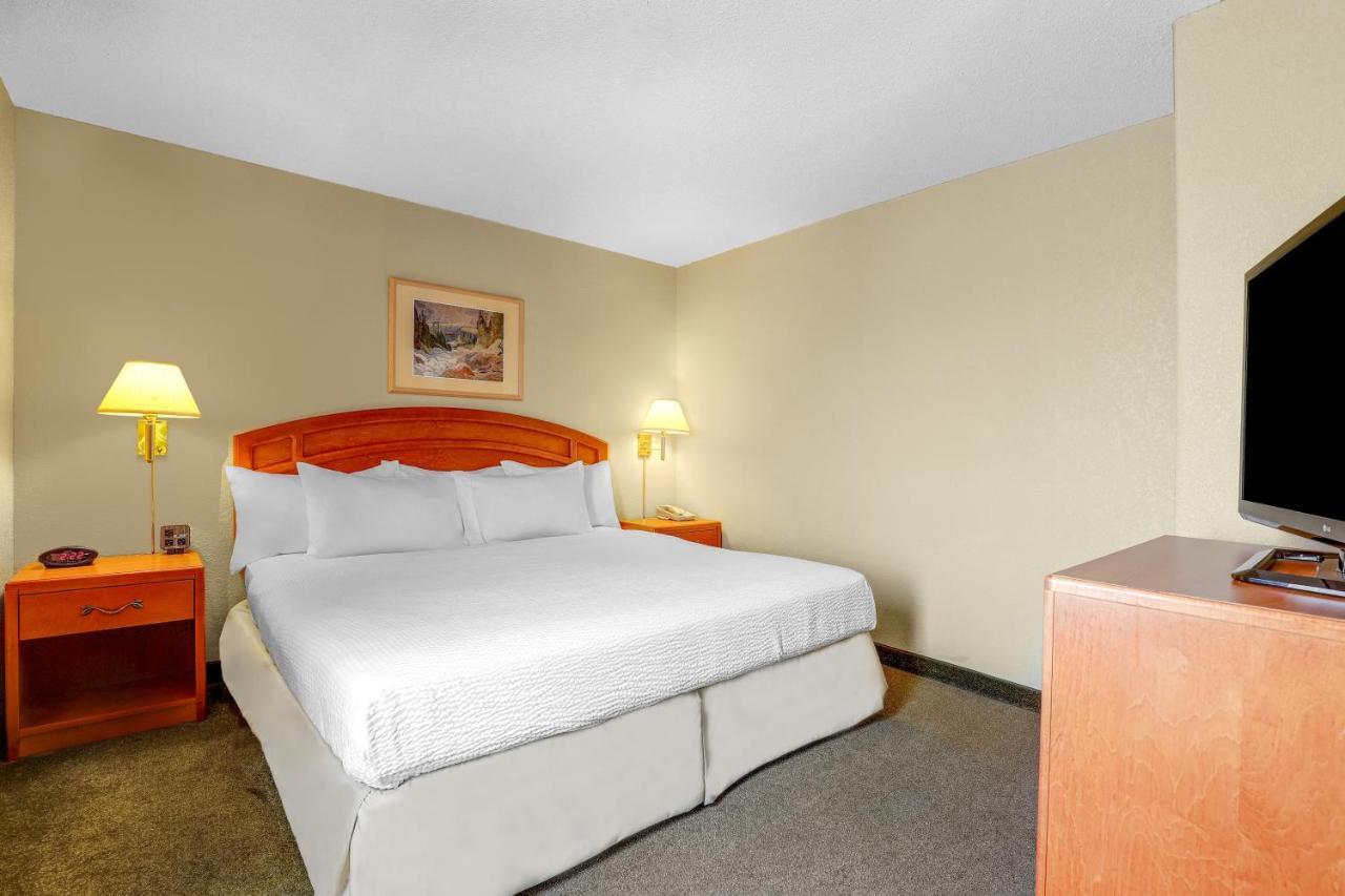 Days Inn By Wyndham Red Deer Dış mekan fotoğraf