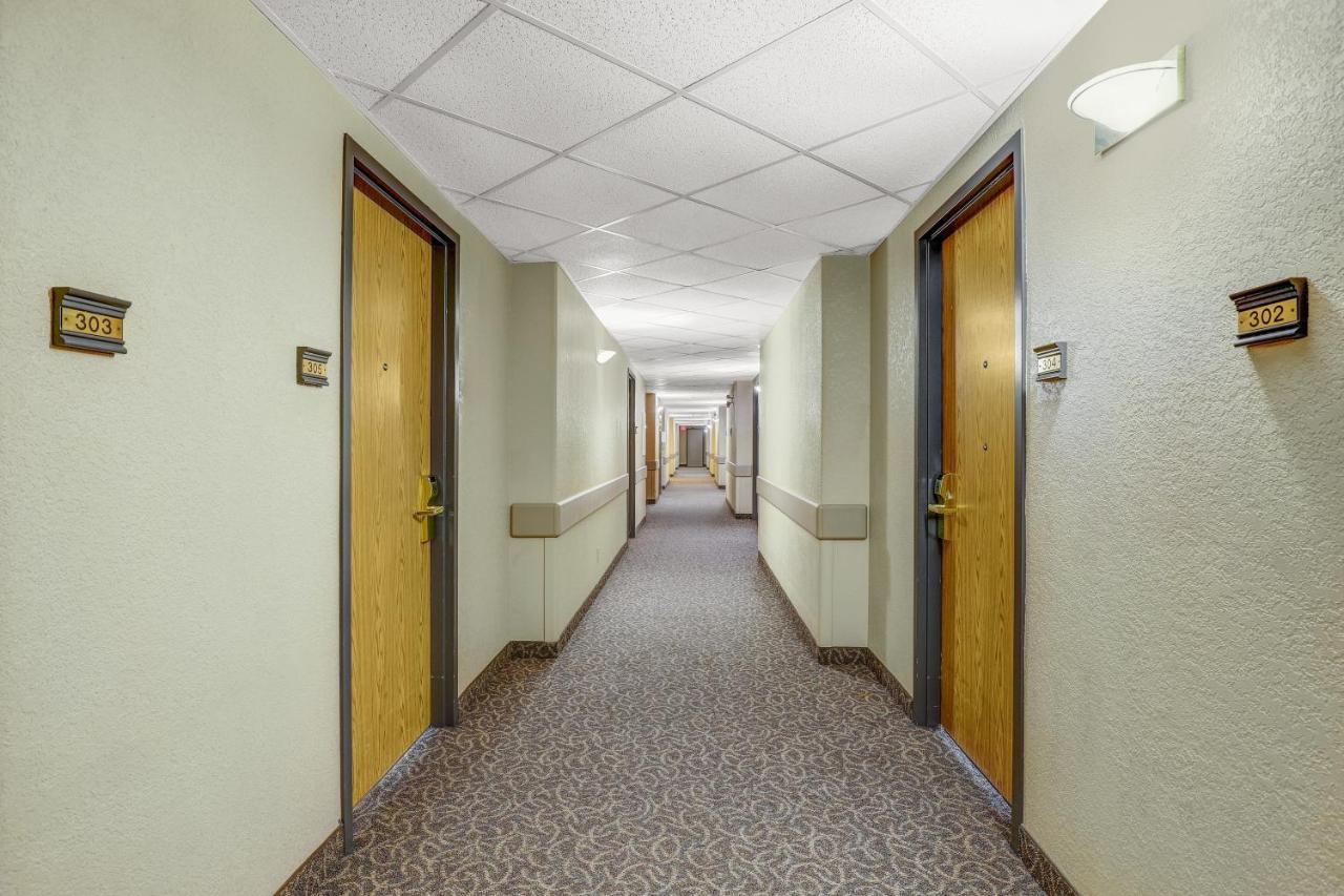 Days Inn By Wyndham Red Deer Dış mekan fotoğraf