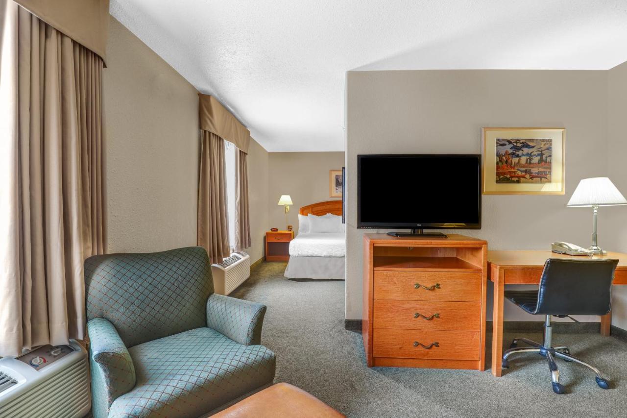 Days Inn By Wyndham Red Deer Dış mekan fotoğraf