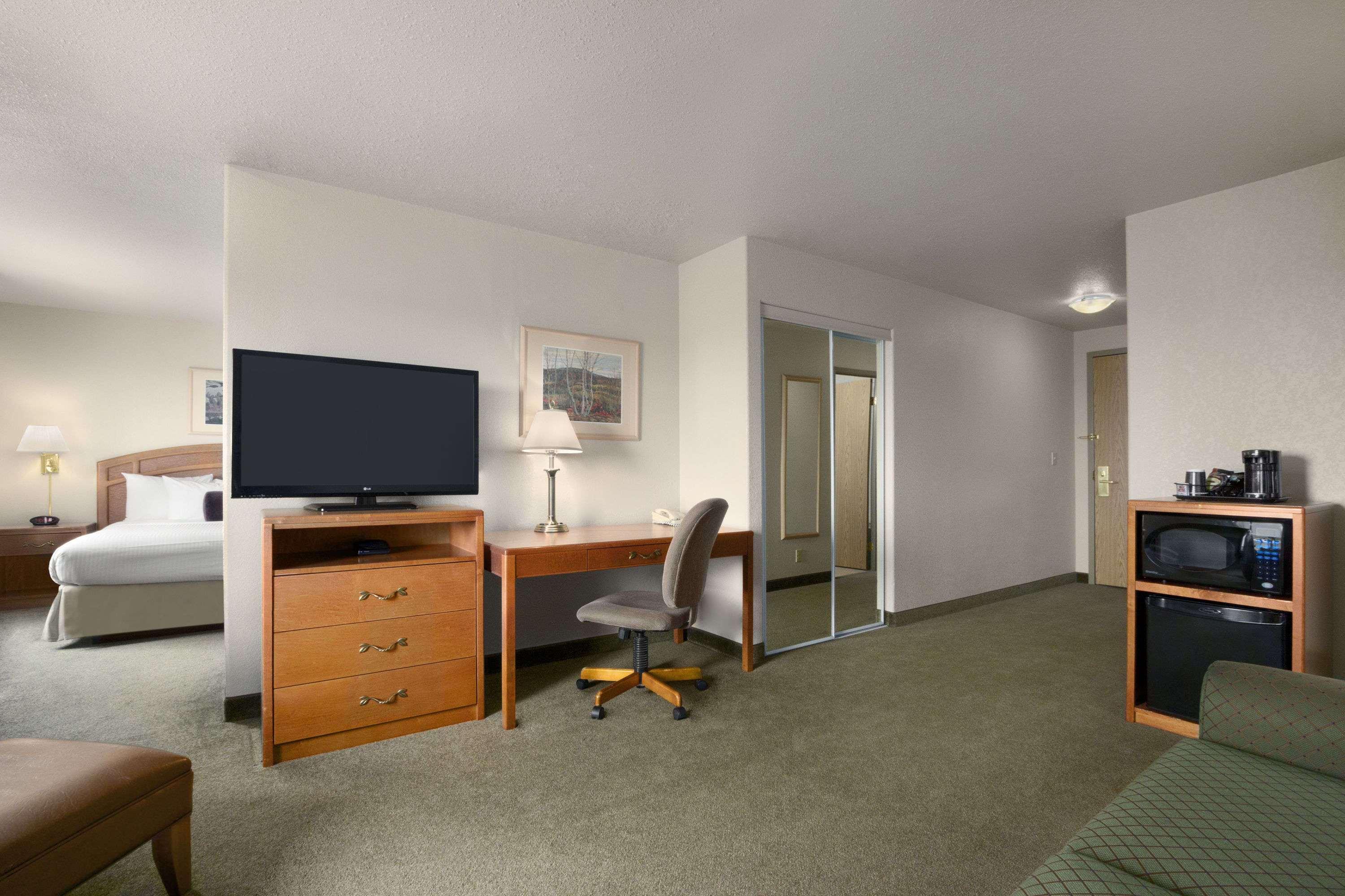 Days Inn By Wyndham Red Deer Dış mekan fotoğraf