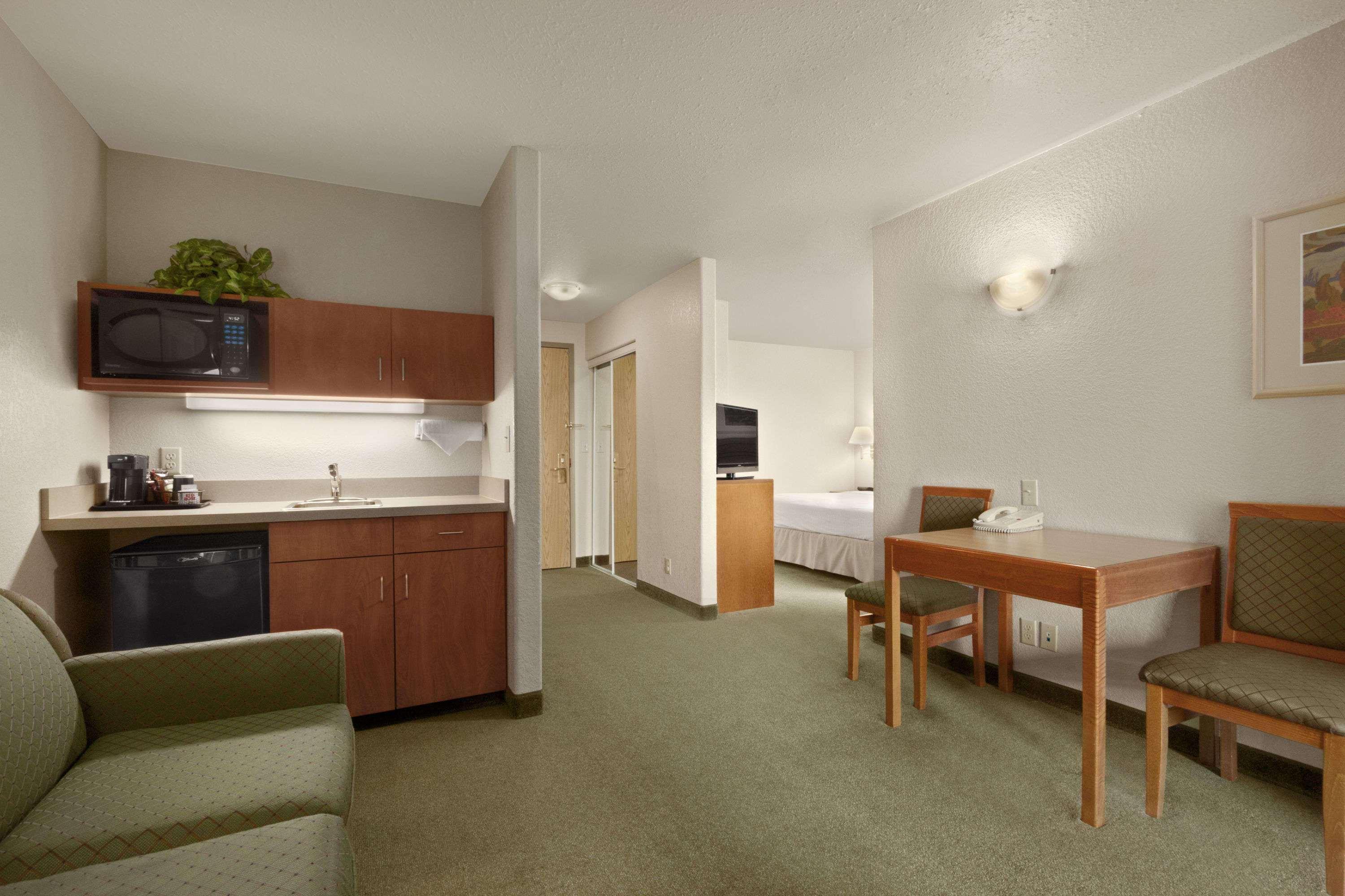 Days Inn By Wyndham Red Deer Dış mekan fotoğraf