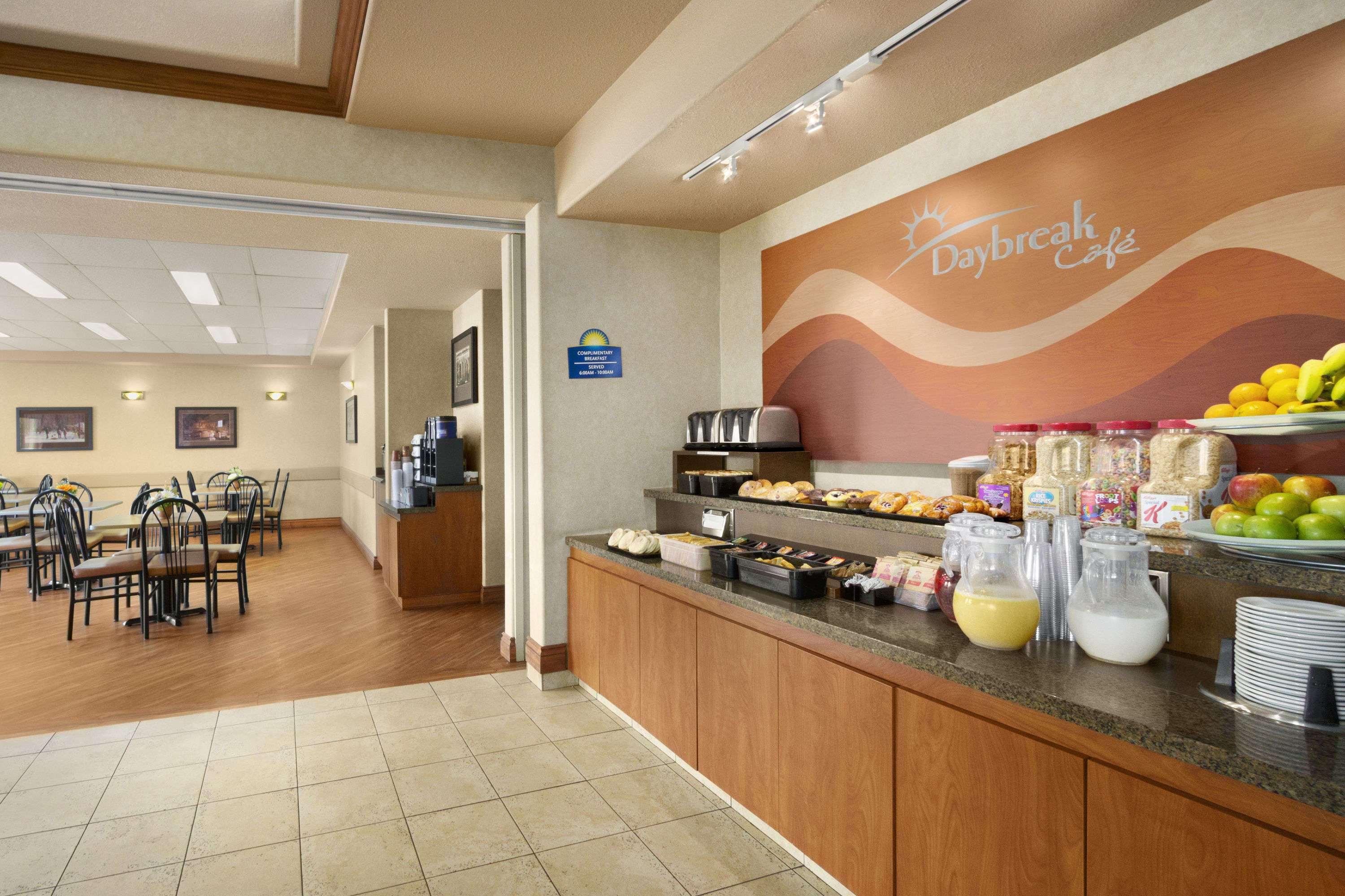Days Inn By Wyndham Red Deer Dış mekan fotoğraf