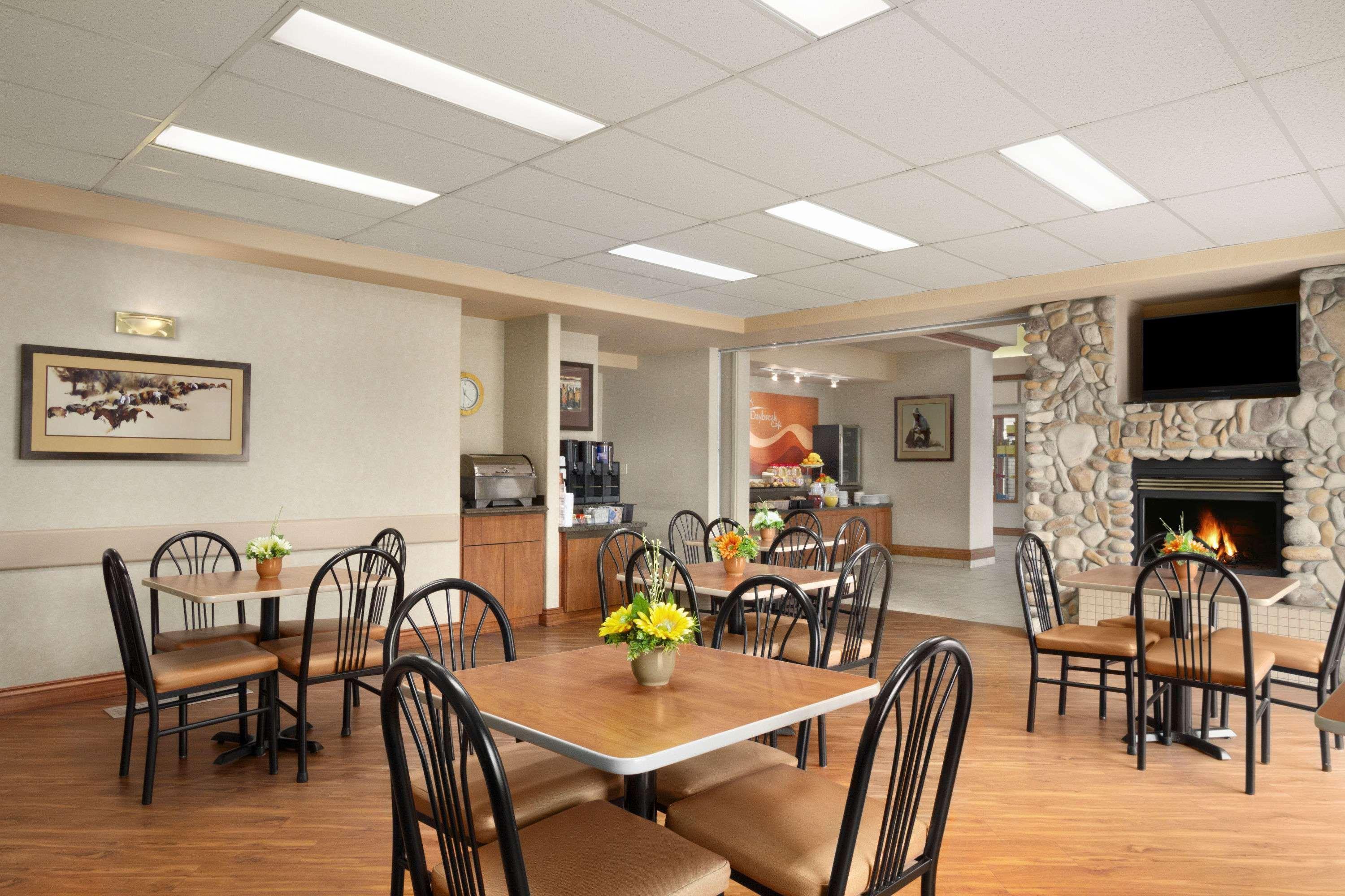 Days Inn By Wyndham Red Deer Dış mekan fotoğraf