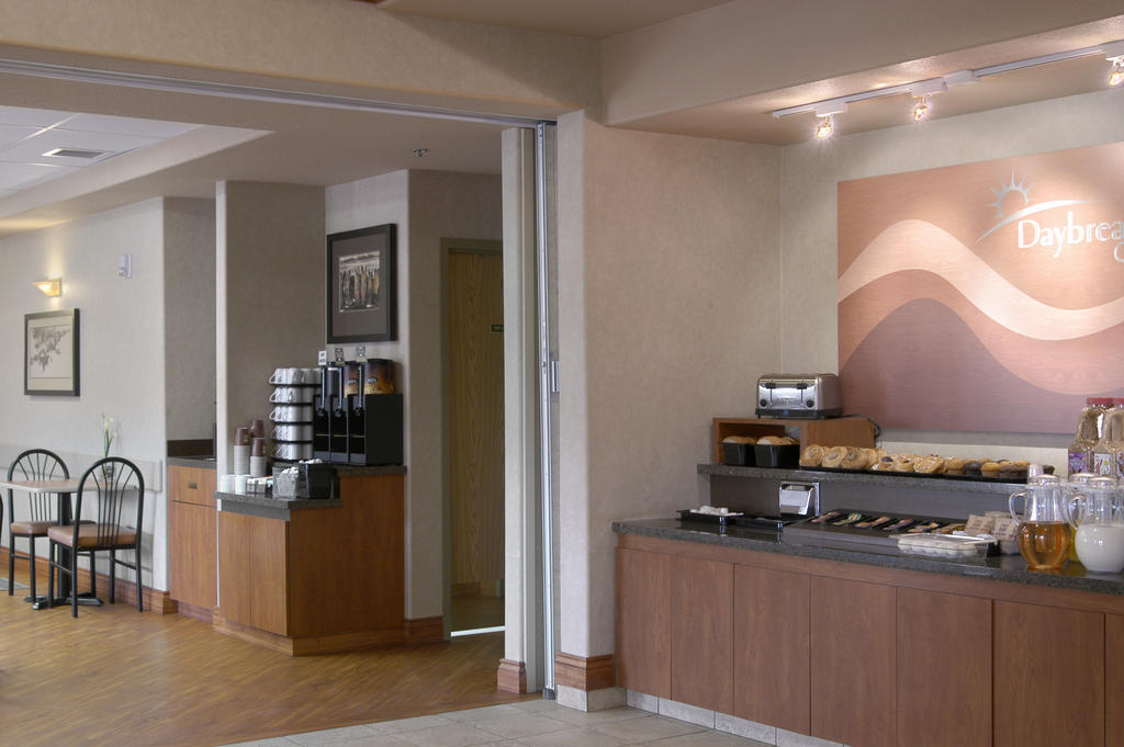 Days Inn By Wyndham Red Deer Dış mekan fotoğraf