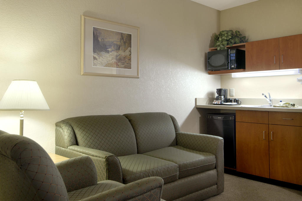 Days Inn By Wyndham Red Deer Oda fotoğraf