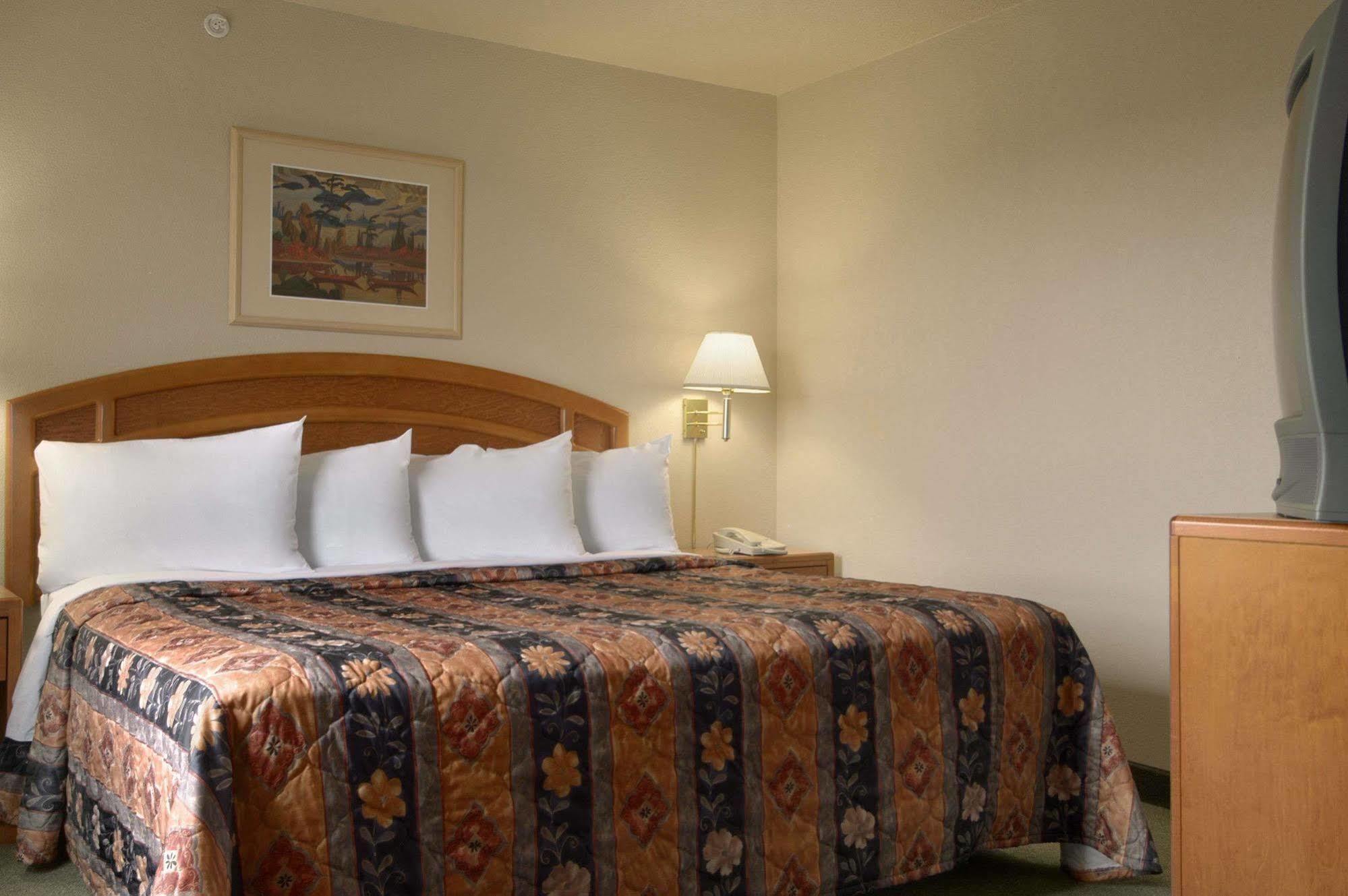 Days Inn By Wyndham Red Deer Dış mekan fotoğraf