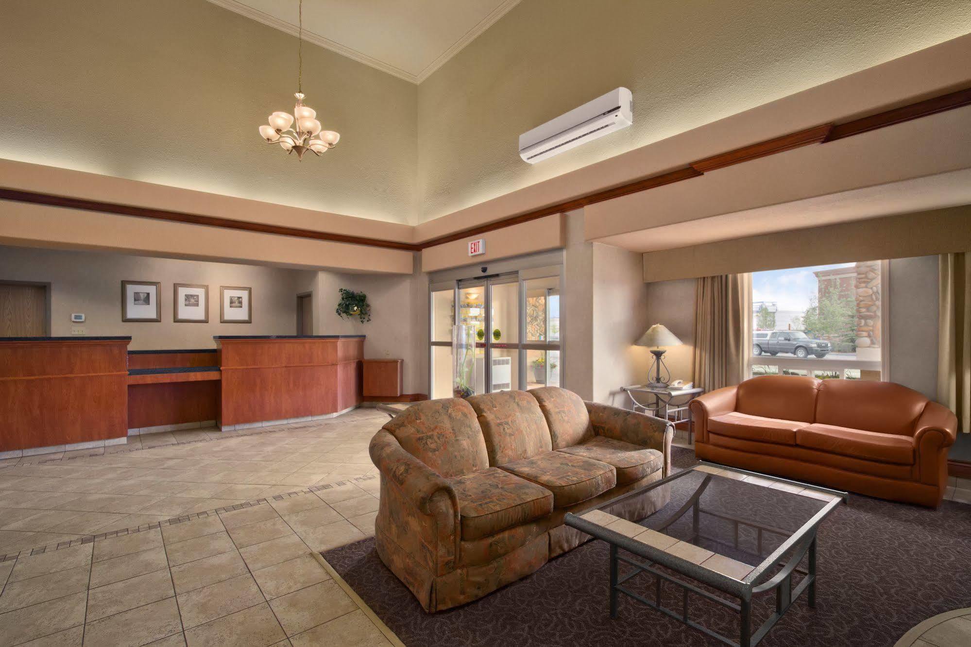 Days Inn By Wyndham Red Deer Dış mekan fotoğraf